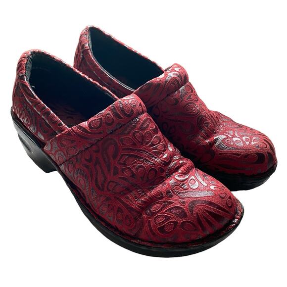 Women's BOC Size 7 Red Leather Pattern Clogs Comfort Shoes Festival Boho Hippie - Picture 1 of 8